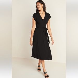 Old Navy Green Knit Wrap Dress. Size Med. EUC.